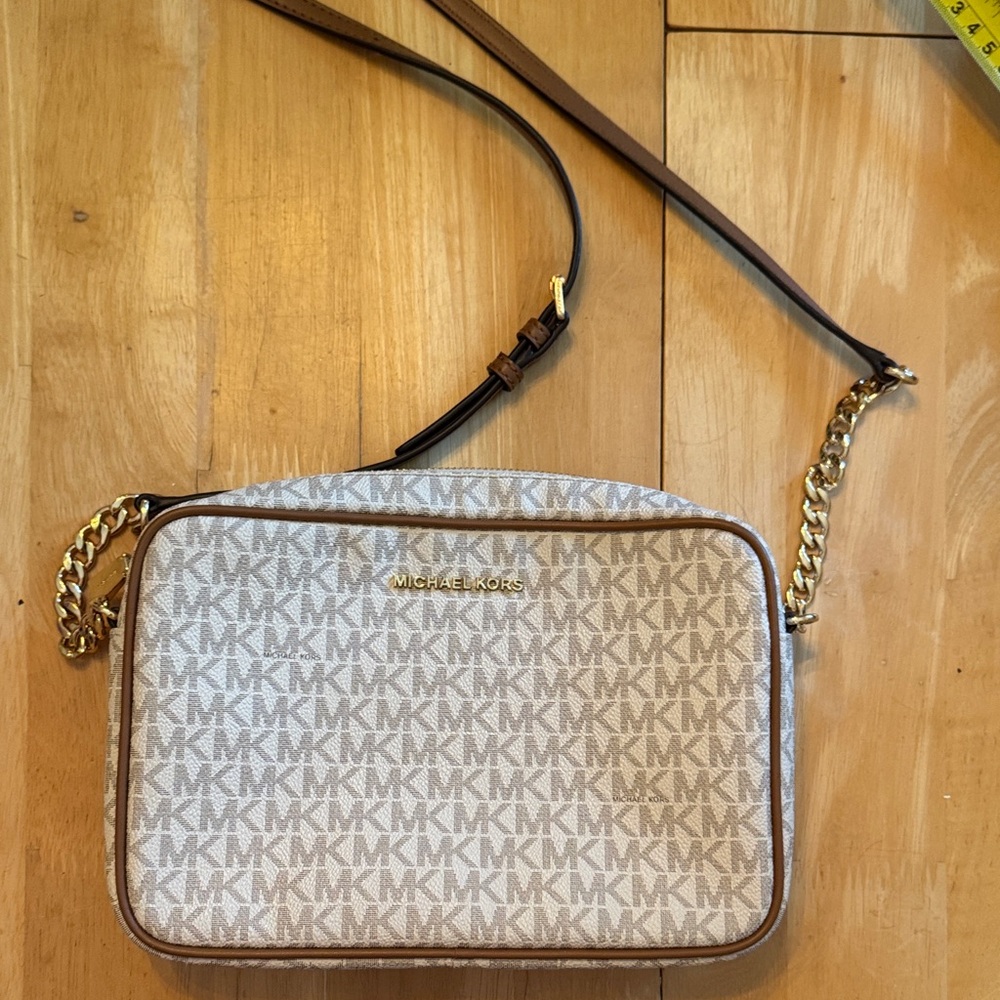 Michael Kors Tan Beige MK Signature Crossbody Bag Jet Set Vanilla EUC